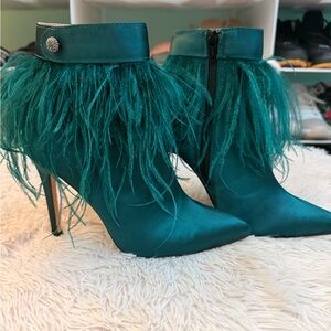 Elegant Nina Ankle feather Boots in Beautiful Teal size 35, US size 5